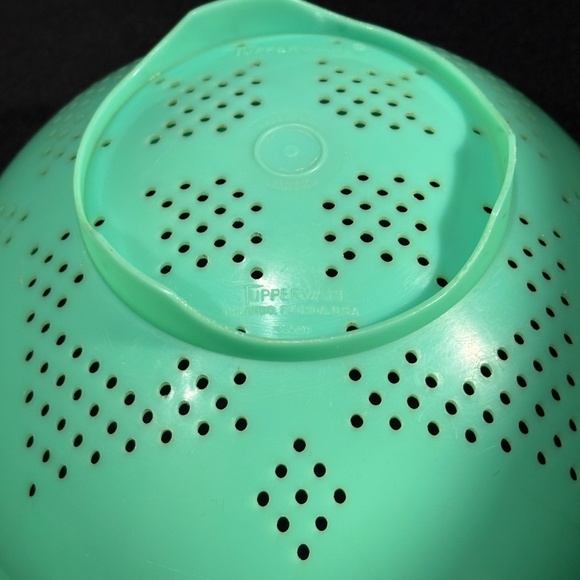Vintage TUPPERWARE Jadite Green Round Colander Strainer Bowl #339-8 - Picture 3 of 5